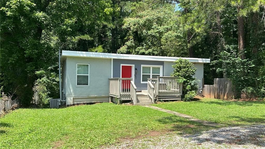 3 bedroom, 2 bathroom, 752 sq ft single family residence for sale at 2963 Redwine Road, East Point, GA 30344 — photo 3