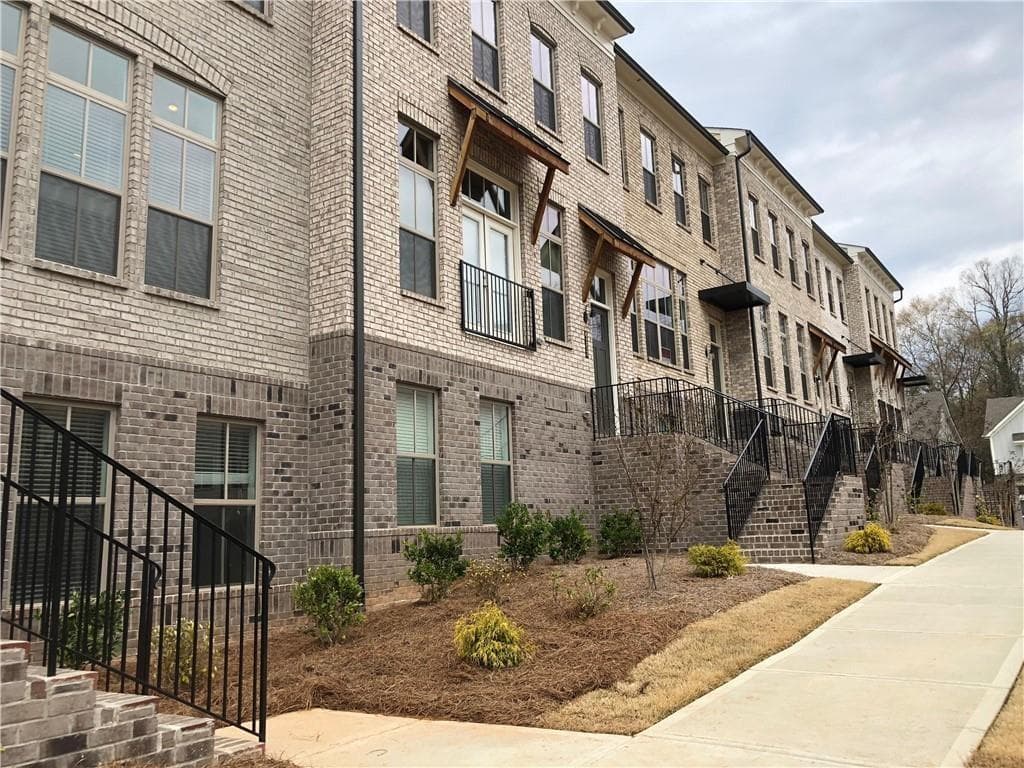 3 bedroom, 4 bathroom, 2,403 sq ft townhouse for rent at 4250 Spruce Pine Alley, Doraville, GA 30360 for $3,525 a month — photo 1 of 34