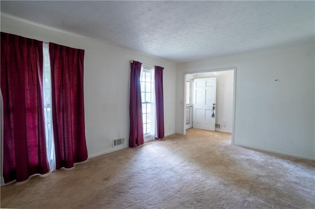 3 bedroom, 2 bathroom, 1,832 sq ft single family residence for sale at 1334 Sherri Lane, Sugar Hill, GA 30518 — photo 6