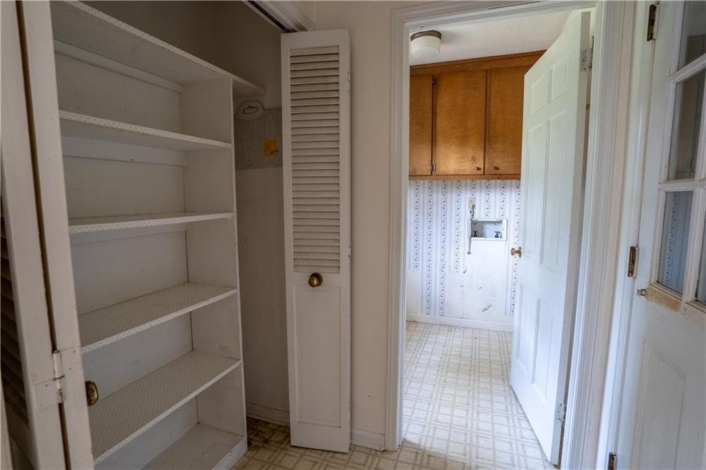 3 bedroom, 2 bathroom, 1,832 sq ft single family residence for sale at 1334 Sherri Lane, Sugar Hill, GA 30518 — photo 7