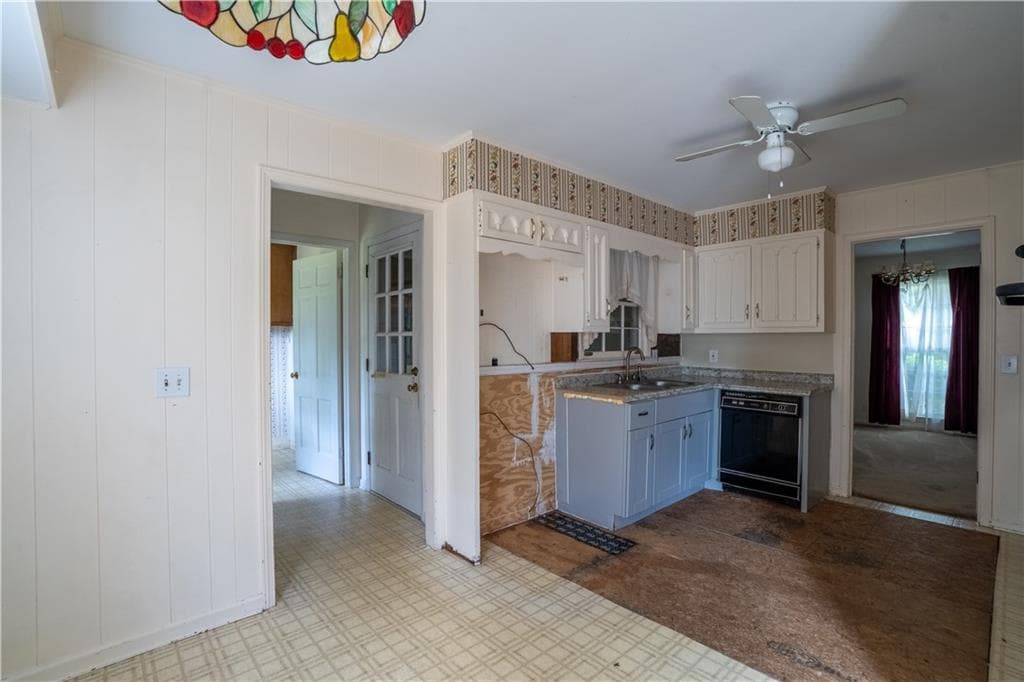 3 bedroom, 2 bathroom, 1,832 sq ft single family residence for sale at 1334 Sherri Lane, Sugar Hill, GA 30518 — photo 9