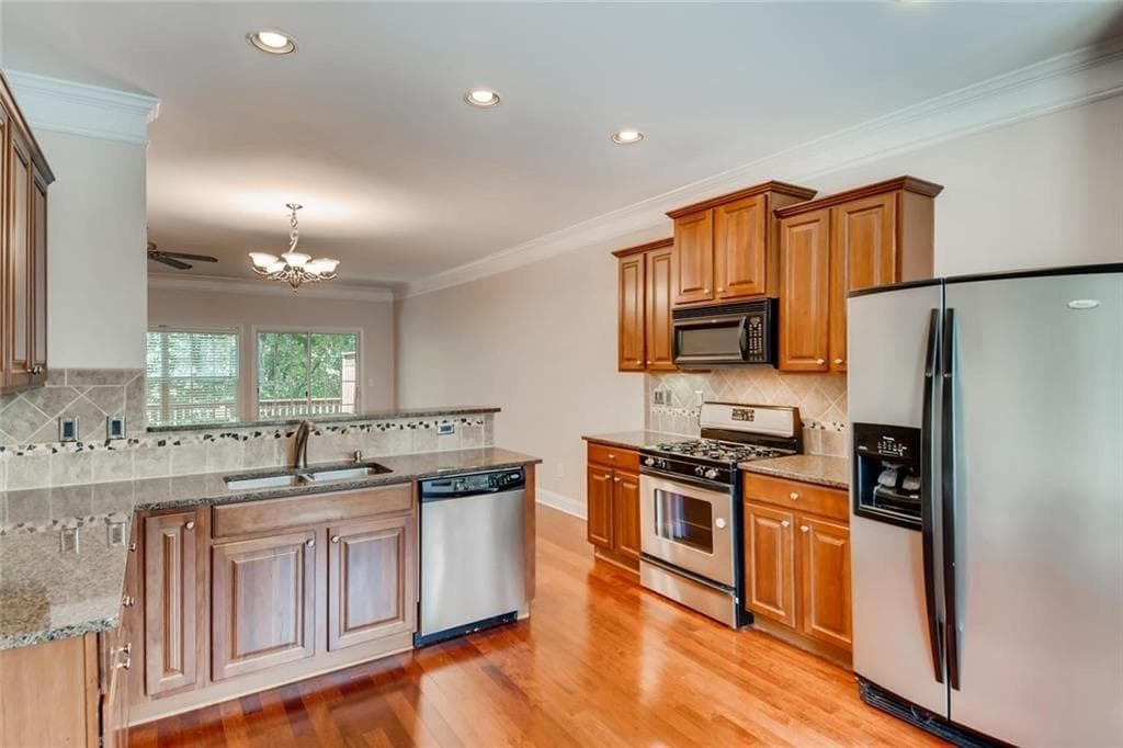3 bedroom, 4 bathroom, 2,019 sq ft townhouse for rent at 5288 Wellsley Bend, Alpharetta, GA 30005 for $2,500 a month — photo 2