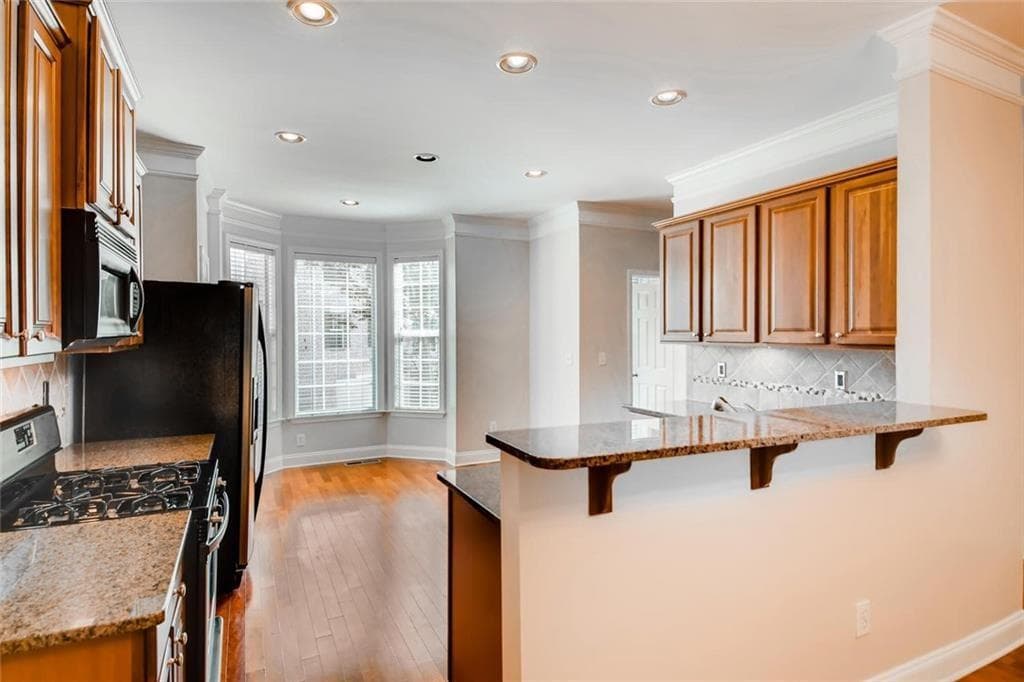 3 bedroom, 4 bathroom, 2,019 sq ft townhouse for rent at 5288 Wellsley Bend, Alpharetta, GA 30005 for $2,500 a month — photo 4