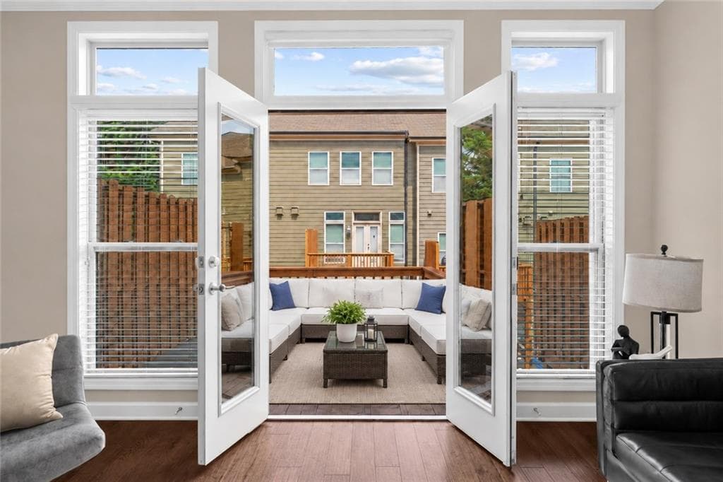 3 bedroom, 4 bathroom, 2,046 sq ft townhouse under contract at 2255 Lavista Court, Atlanta, GA 30324 — photo 5