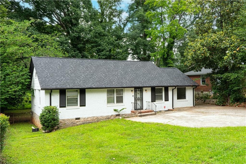3 bedroom, 2 bathroom, 1,548 sq ft single family residence for sale at 2203 Second Avenue, Decatur, GA 30032 — photo 1 of 20
