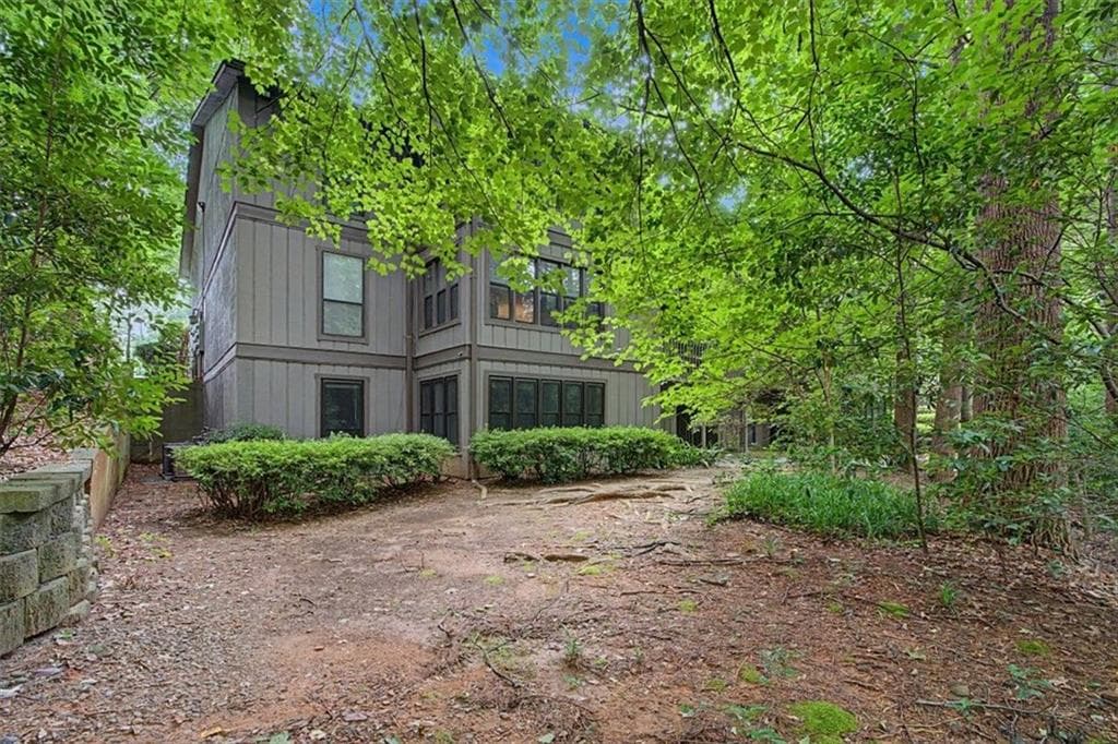 2 bedroom, 2 bathroom, 1,166 sq ft condominium under contract at 319 Smokerise Circle, Marietta, GA 30067