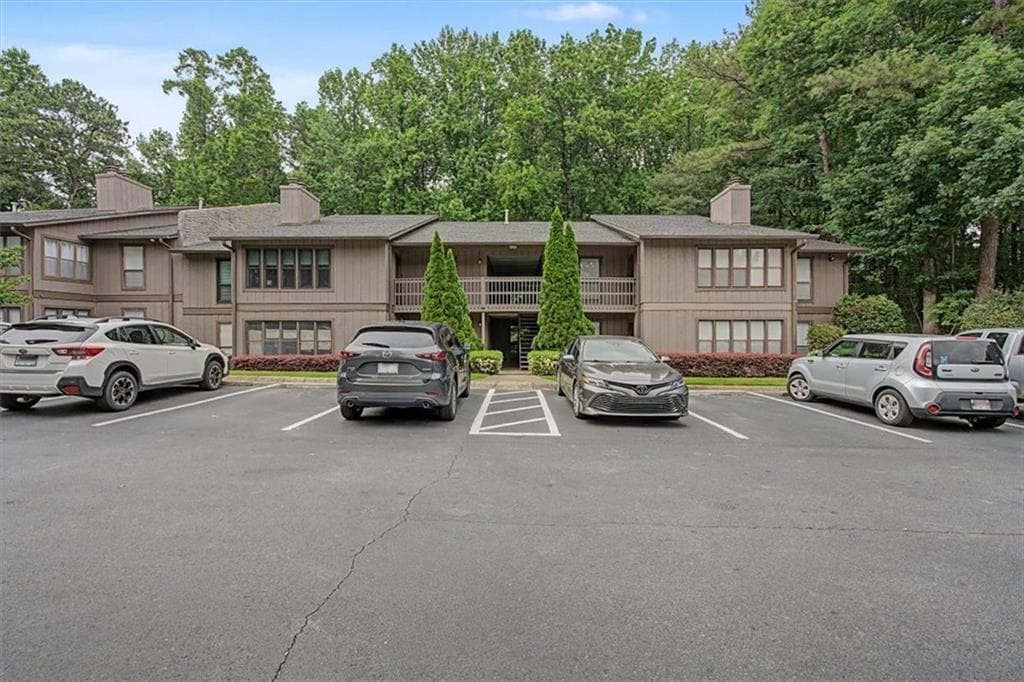 2 bedroom, 2 bathroom, 1,166 sq ft condominium under contract at 319 Smokerise Circle, Marietta, GA 30067 — photo 2