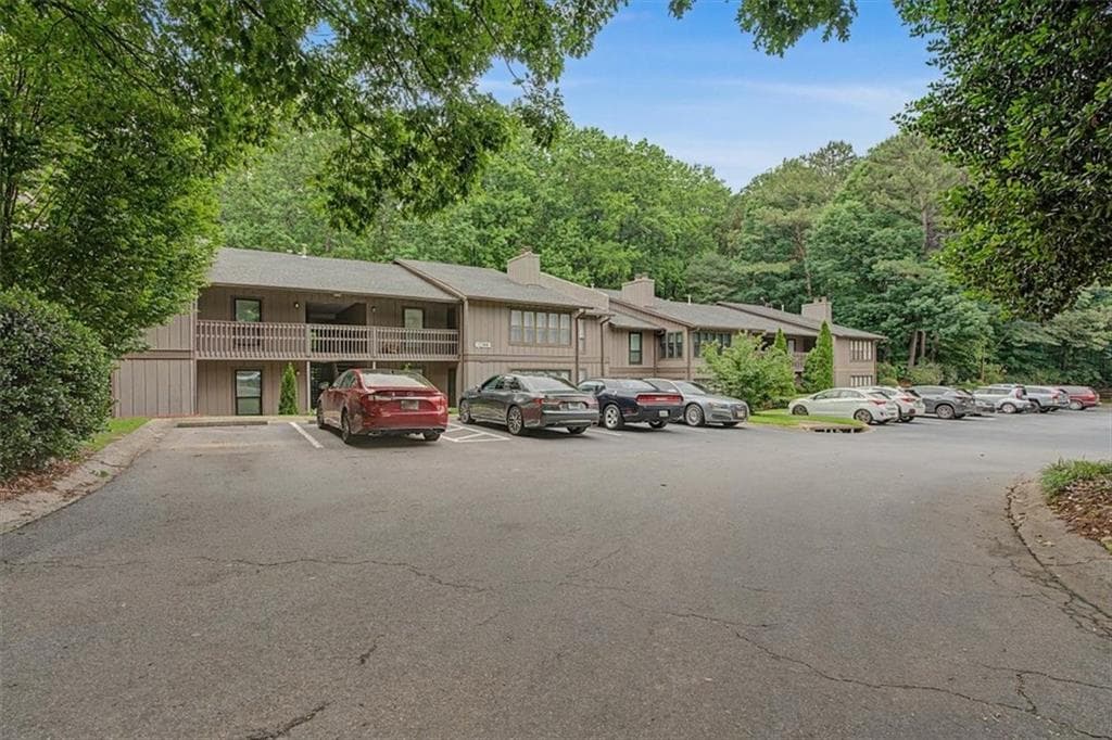 2 bedroom, 2 bathroom, 1,166 sq ft condominium under contract at 319 Smokerise Circle, Marietta, GA 30067 — photo 4