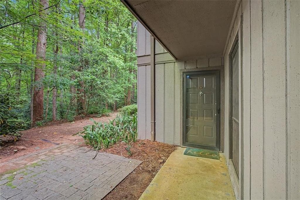 2 bedroom, 2 bathroom, 1,166 sq ft condominium under contract at 319 Smokerise Circle, Marietta, GA 30067 — photo 5