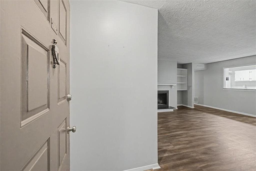 2 bedroom, 2 bathroom, 1,166 sq ft condominium under contract at 319 Smokerise Circle, Marietta, GA 30067 — photo 6