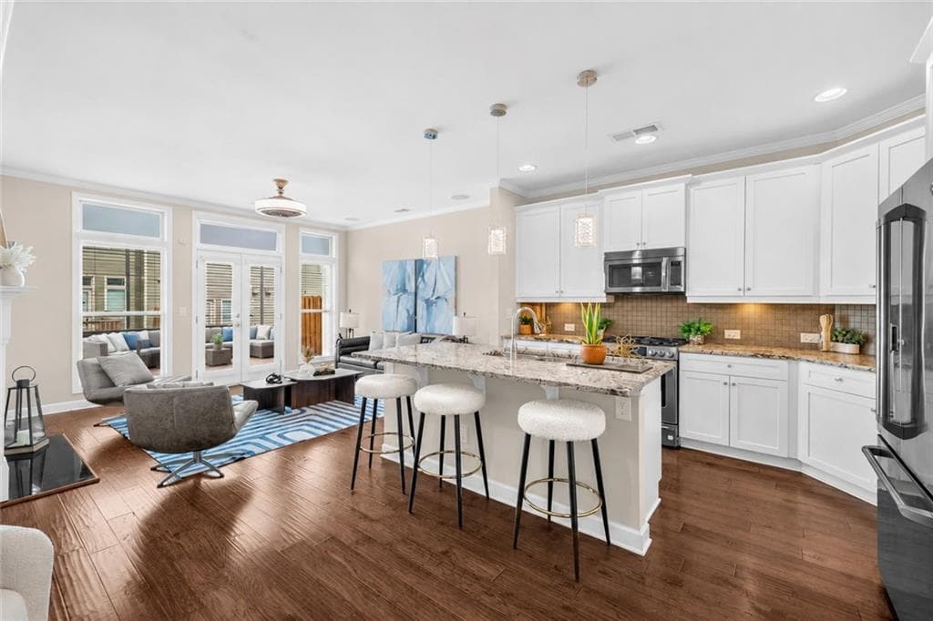 3 bedroom, 4 bathroom, 2,046 sq ft townhouse under contract at 2255 Lavista Court, Atlanta, GA 30324 — photo 3
