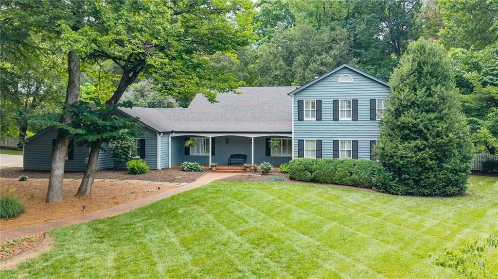 4 bedroom, 5 bathroom, 3,500 sq ft single family residence for sale at 1904 Rena Lane, Dalton, GA 30720 — photo 2