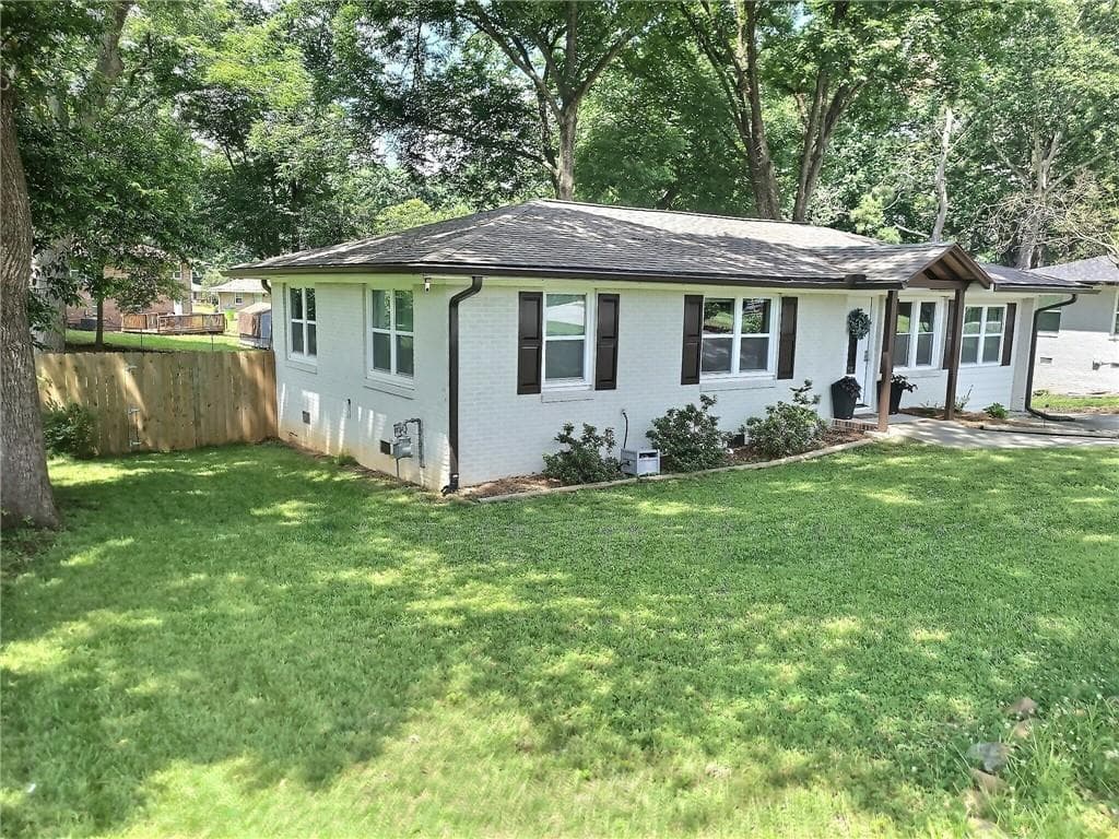 3 bedroom, 2 bathroom, 1,239 sq ft single family residence for sale at 3296 Old Concord Road, Smyrna, GA 30082 — photo 3