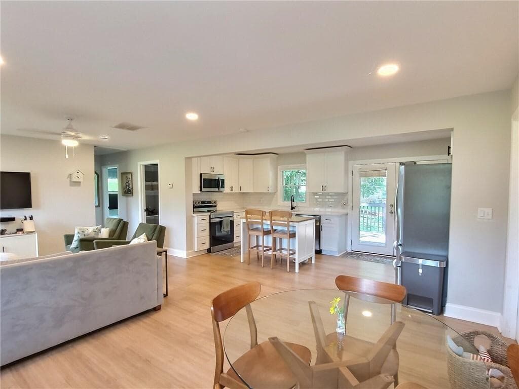 3 bedroom, 2 bathroom, 1,239 sq ft single family residence for sale at 3296 Old Concord Road, Smyrna, GA 30082 — photo 5