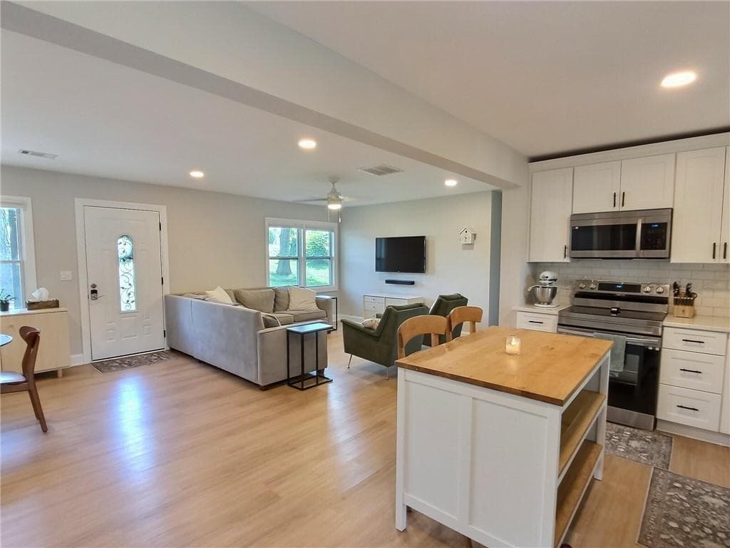 3 bedroom, 2 bathroom, 1,239 sq ft single family residence for sale at 3296 Old Concord Road, Smyrna, GA 30082 — photo 8