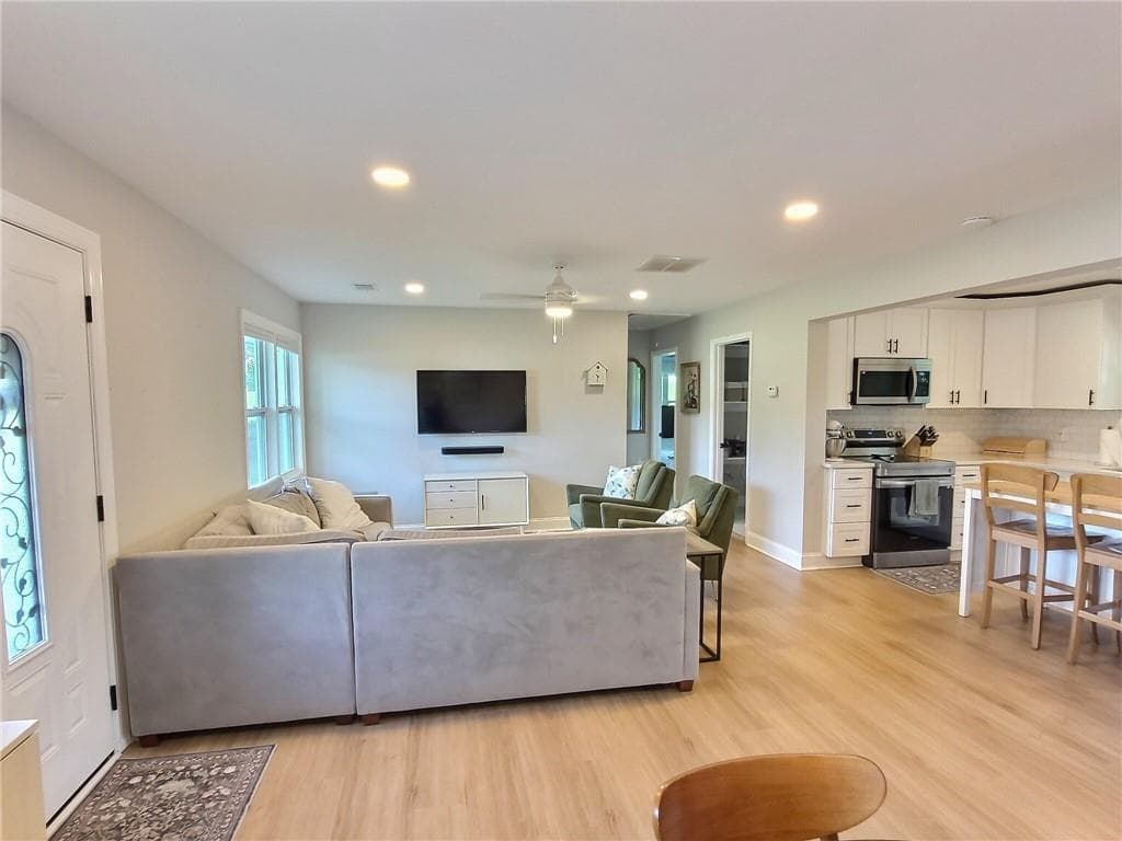 3 bedroom, 2 bathroom, 1,239 sq ft single family residence for sale at 3296 Old Concord Road, Smyrna, GA 30082 — photo 9