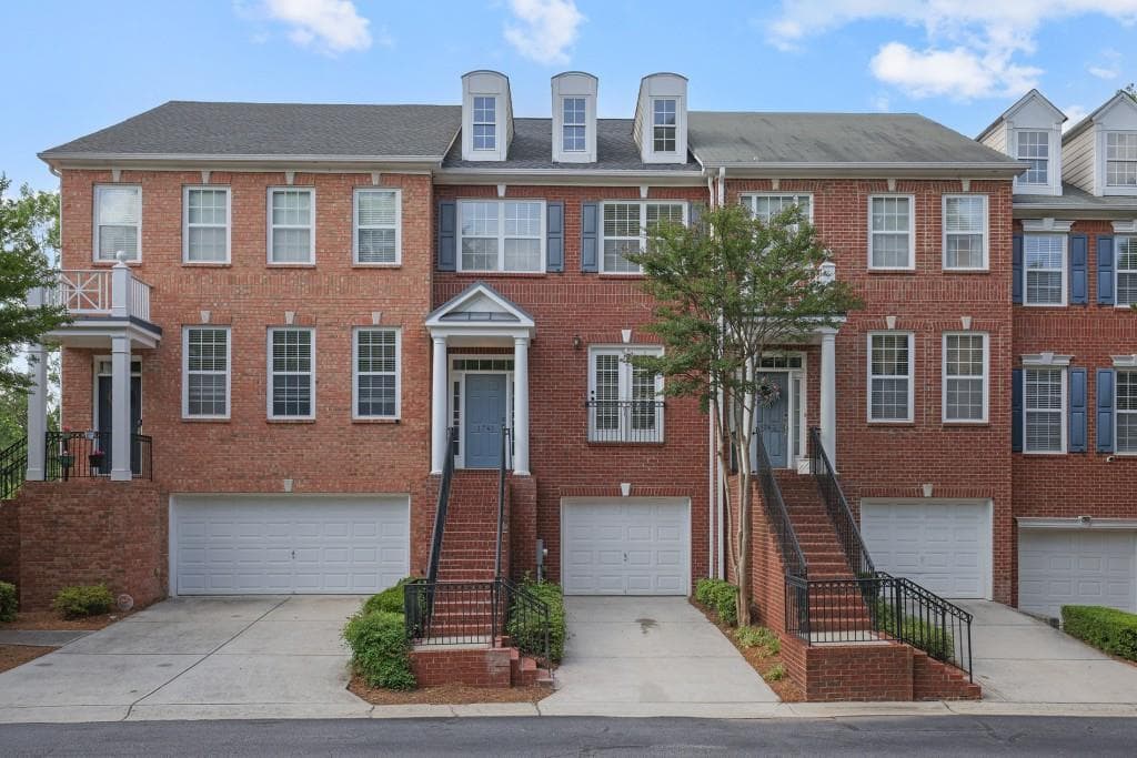 3 bedroom, 4 bathroom, 1,997 sq ft townhouse sold at 1741 Highlands View, Smyrna, GA 30082