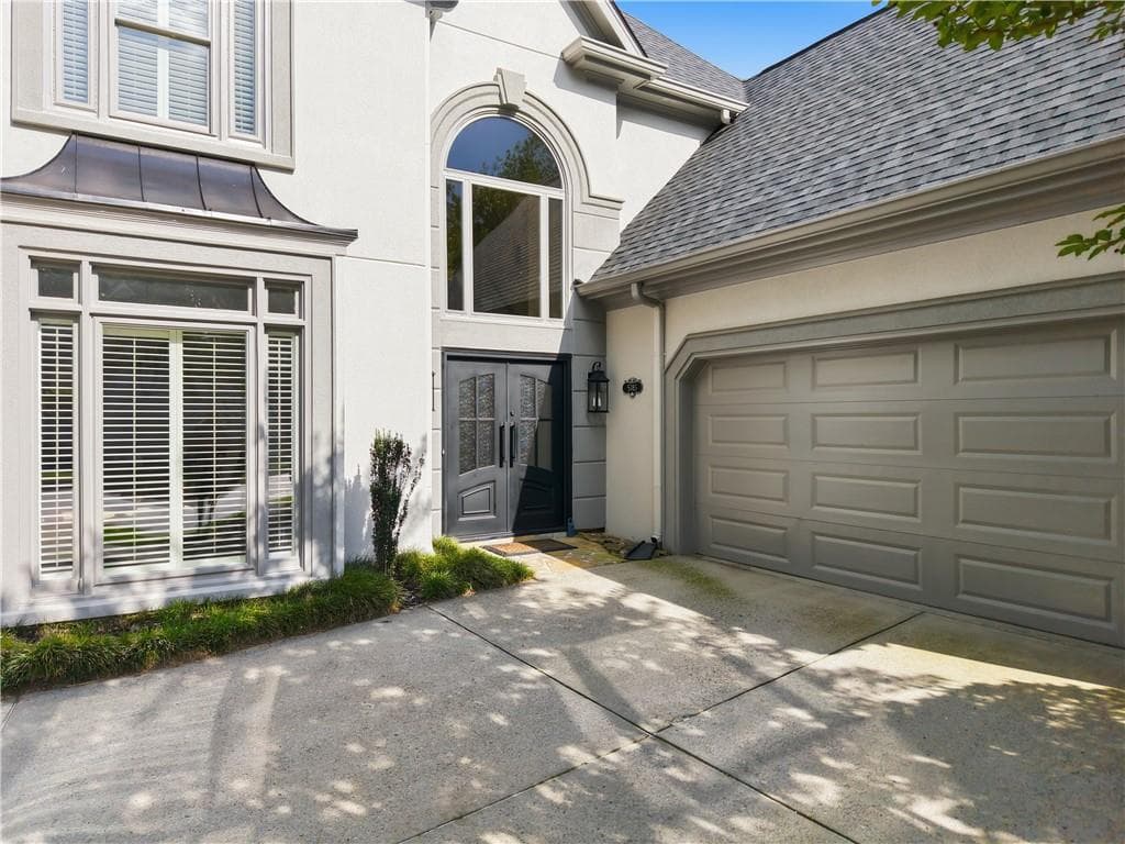 4 bedroom, 4 bathroom, 3,410 sq ft single family residence under contract at 5785 Hershinger Close, Johns Creek, GA 30097 — photo 4