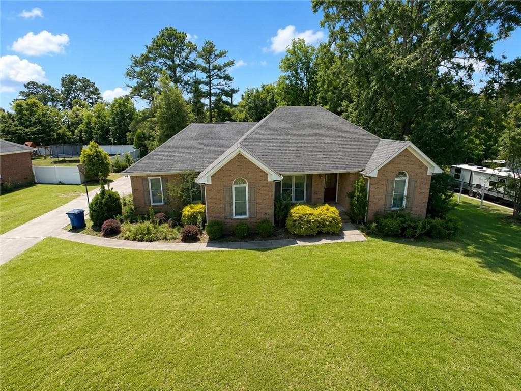 5 bedroom, 3 bathroom, 2,775 sq ft single family residence under contract at 177 Timber Ridge Drive, Macon, GA 31216