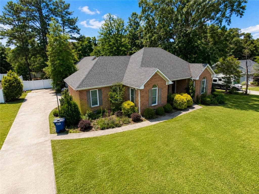 5 bedroom, 3 bathroom, 2,775 sq ft single family residence under contract at 177 Timber Ridge Drive, Macon, GA 31216 — photo 2