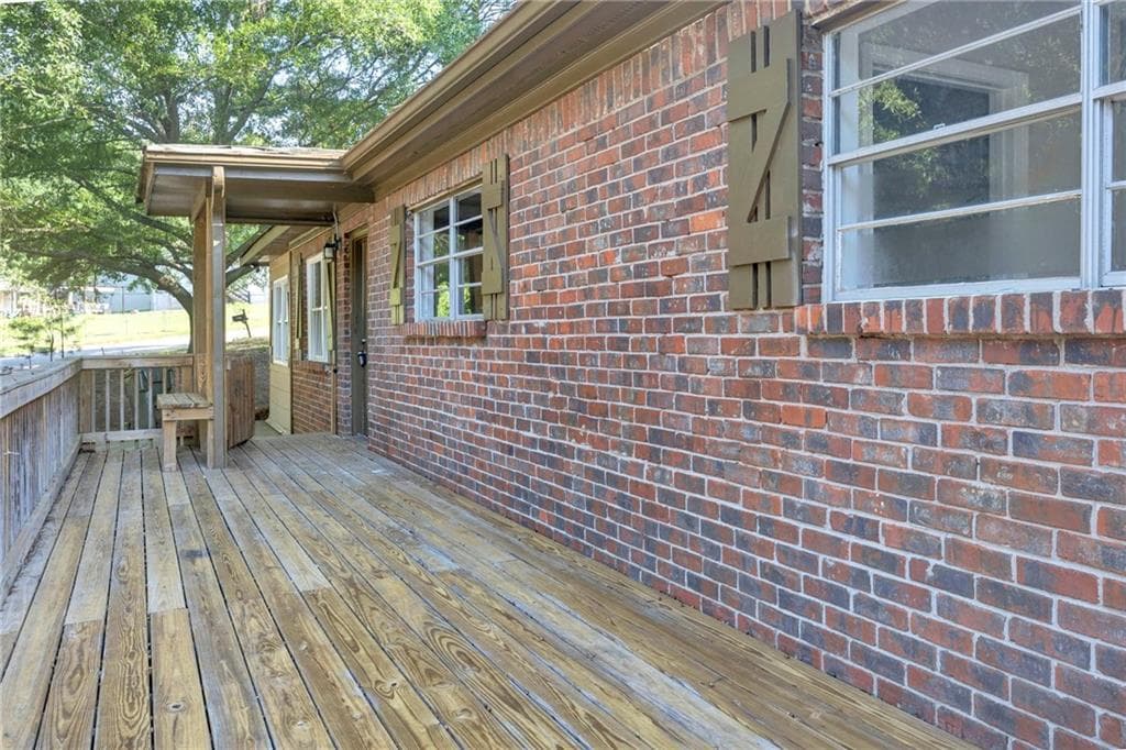 3 bedroom, 2 bathroom, 1,449 sq ft single family residence under contract at 10121 Morris Drive, Covington, GA 30014 — photo 2