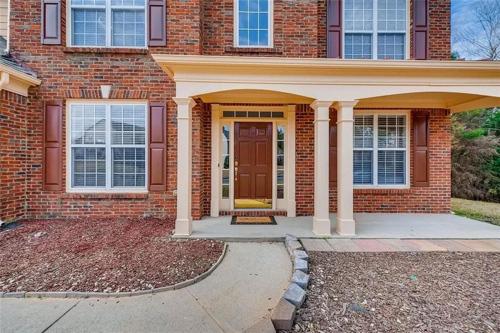 5 bedroom, 3 bathroom, 2,676 sq ft single family residence for sale at 520 Midhurst Place, Johns Creek, GA 30024 — photo 2