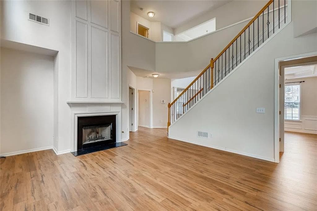 5 bedroom, 3 bathroom, 2,676 sq ft single family residence for sale at 520 Midhurst Place, Johns Creek, GA 30024 — photo 3