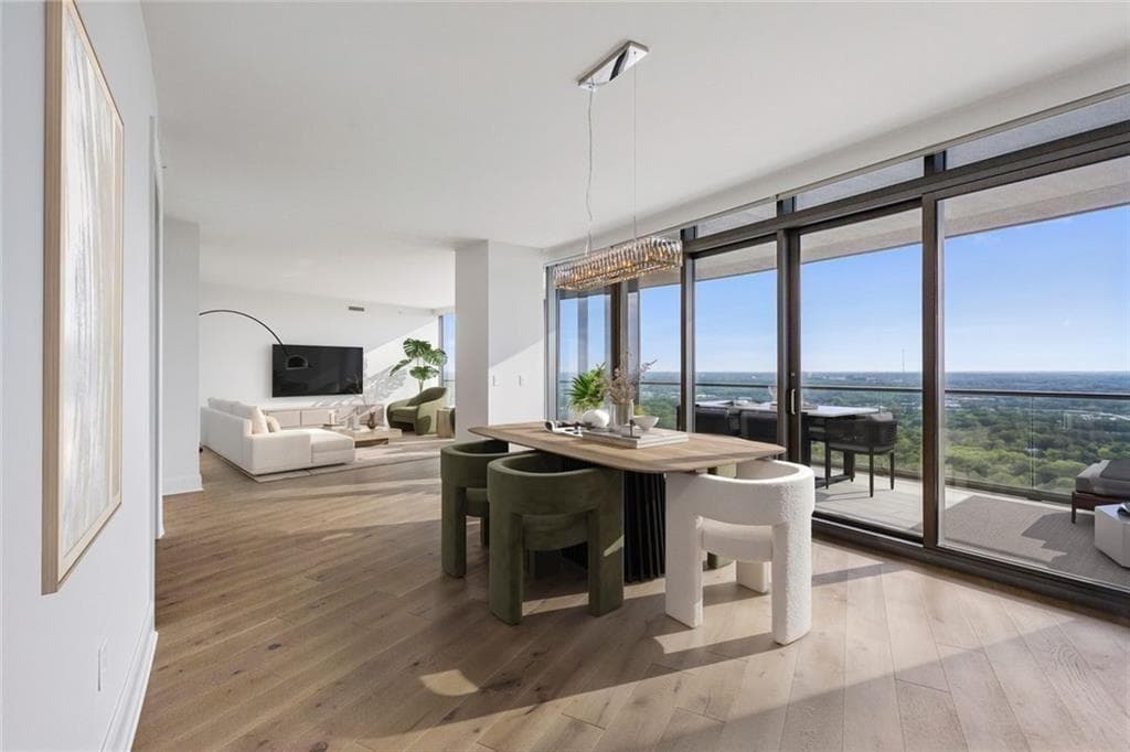 2 bedroom, 3 bathroom, 2,983 sq ft condominium for sale at 3344 Peachtree Road 4104, Atlanta, GA 30326 — photo 2