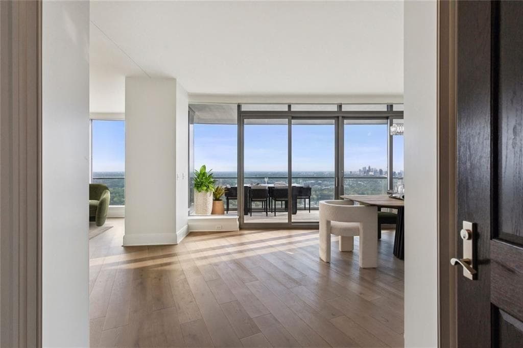 2 bedroom, 3 bathroom, 2,983 sq ft condominium for sale at 3344 Peachtree Road 4104, Atlanta, GA 30326 — photo 4