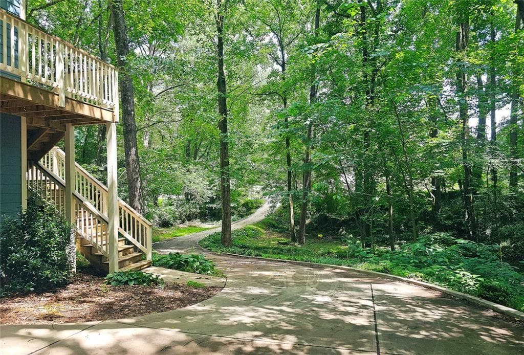 4 bedroom, 3 bathroom, 3,702 sq ft single family residence for sale at 495 Nottingham Drive, Marietta, GA 30066 — photo 3
