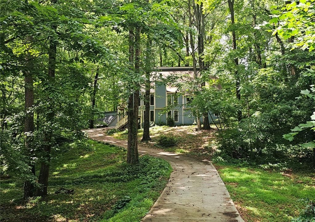 4 bedroom, 3 bathroom, 3,702 sq ft single family residence for sale at 495 Nottingham Drive, Marietta, GA 30066 — photo 2