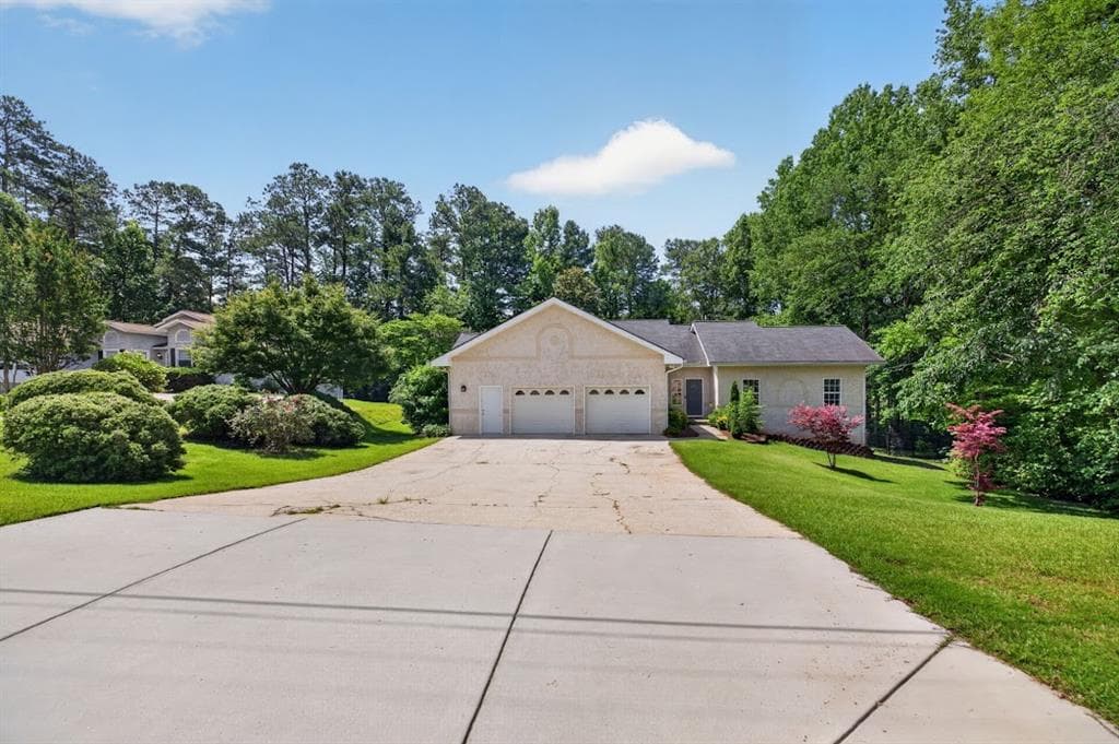 4 bedroom, 3 bathroom, 4,296 sq ft single family residence under contract at 8993 Dornoch Circle, Winston, GA 30187 — photo 2