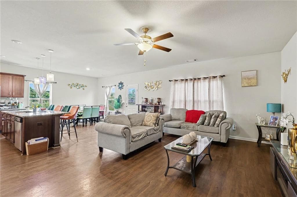 4 bedroom, 3 bathroom, 2,076 sq ft single family residence under contract at 3715 Tommyhawk Court, Douglasville, GA 30135 — photo 6