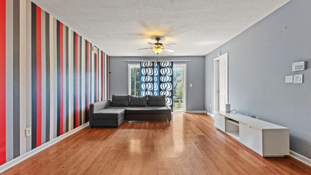 2 bedroom, 1 bathroom, 956 sq ft condominium for sale at 6851 Roswell Road O8, Atlanta, GA 30328