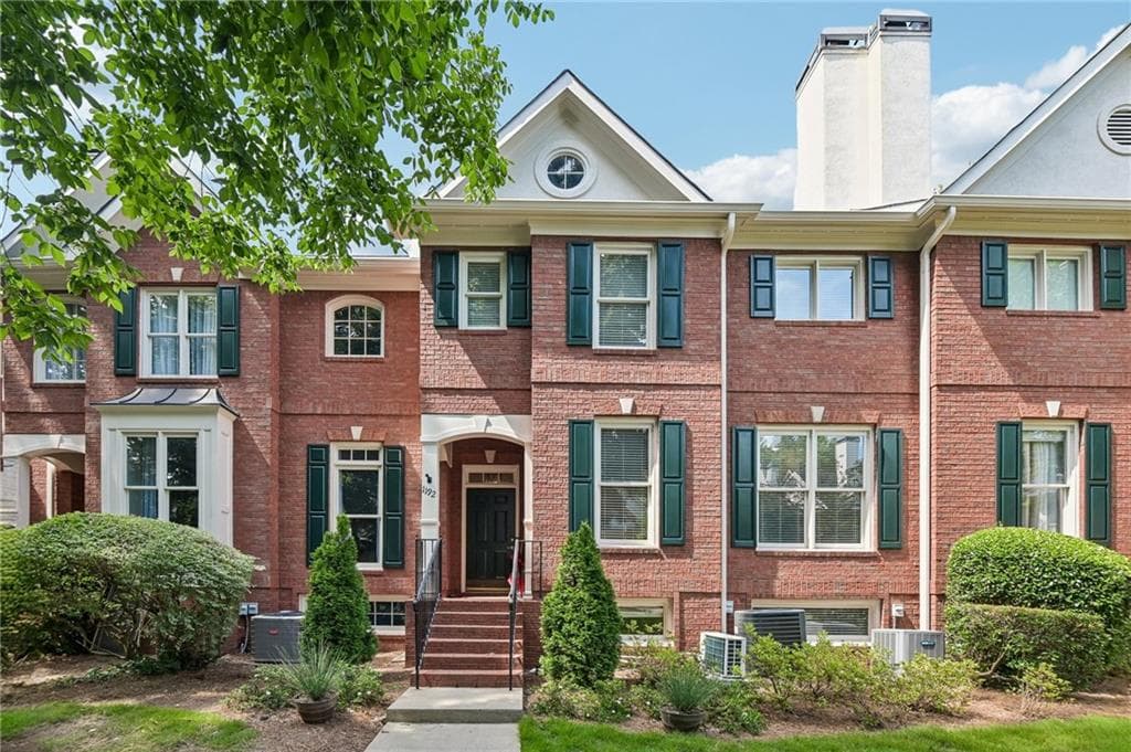 3 bedroom, 4 bathroom, 2,164 sq ft townhouse sold at 1192 Brookhaven Glen, Atlanta, GA 30319