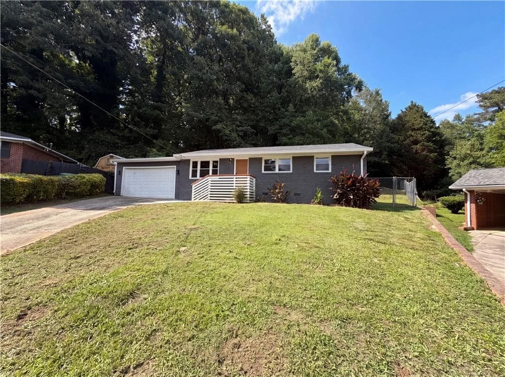3 bedroom, 2 bathroom, 1,100 sq ft single family residence for sale at 352 Dollar Mill Court, Atlanta, GA 30331 — photo 2