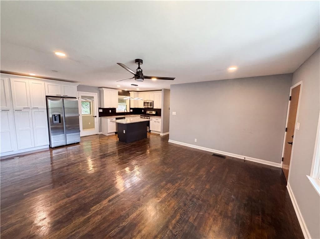 3 bedroom, 2 bathroom, 1,100 sq ft single family residence for sale at 352 Dollar Mill Court, Atlanta, GA 30331 — photo 4