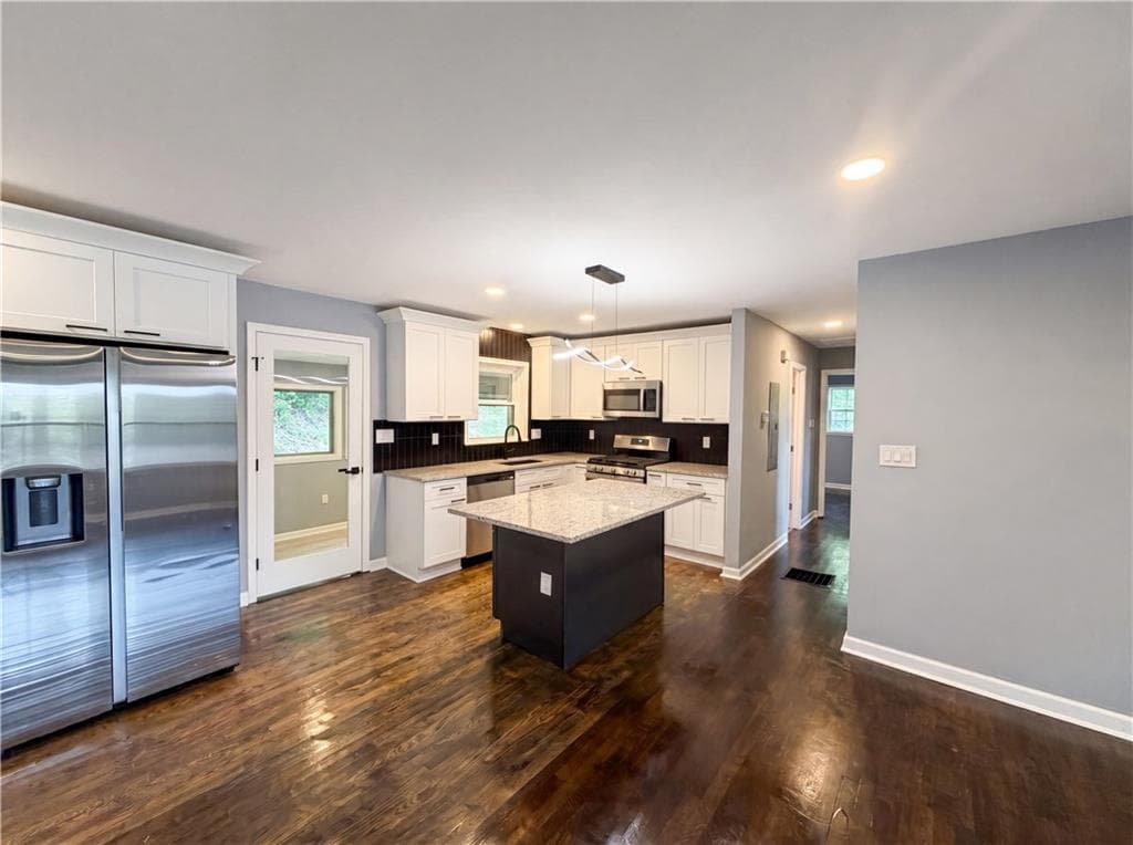 3 bedroom, 2 bathroom, 1,100 sq ft single family residence for sale at 352 Dollar Mill Court, Atlanta, GA 30331 — photo 5