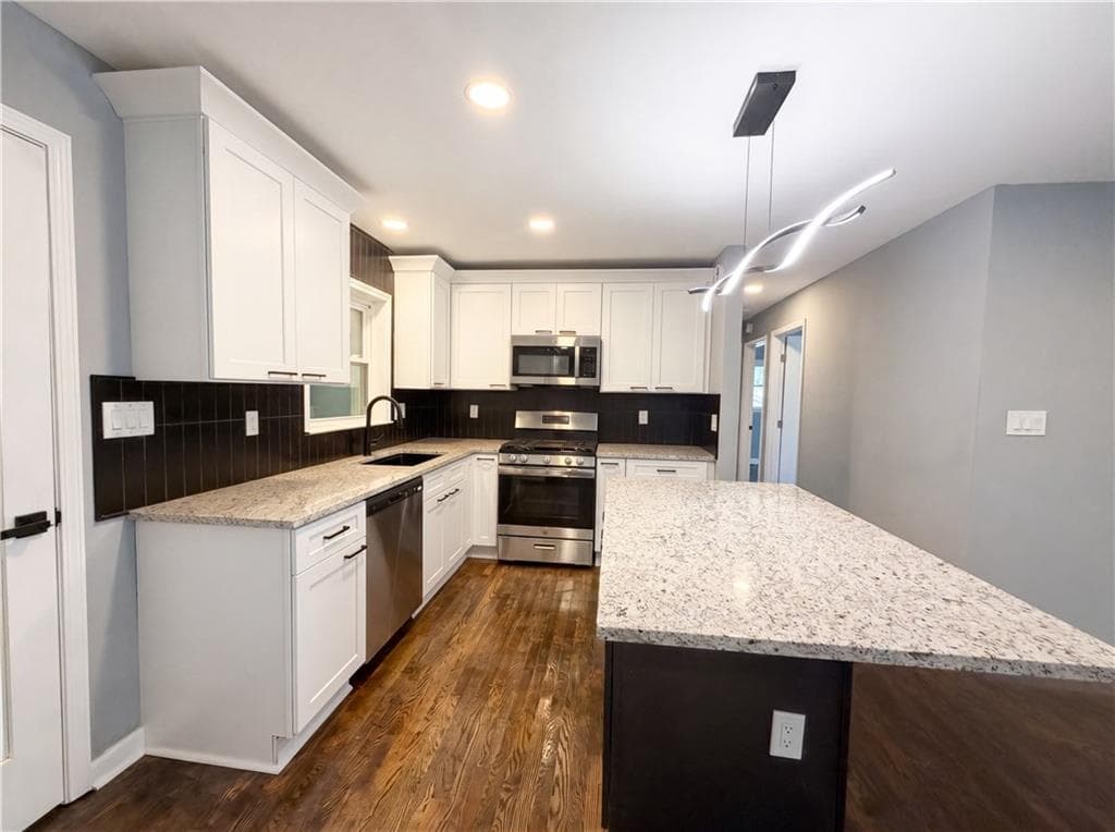 3 bedroom, 2 bathroom, 1,100 sq ft single family residence for sale at 352 Dollar Mill Court, Atlanta, GA 30331 — photo 6