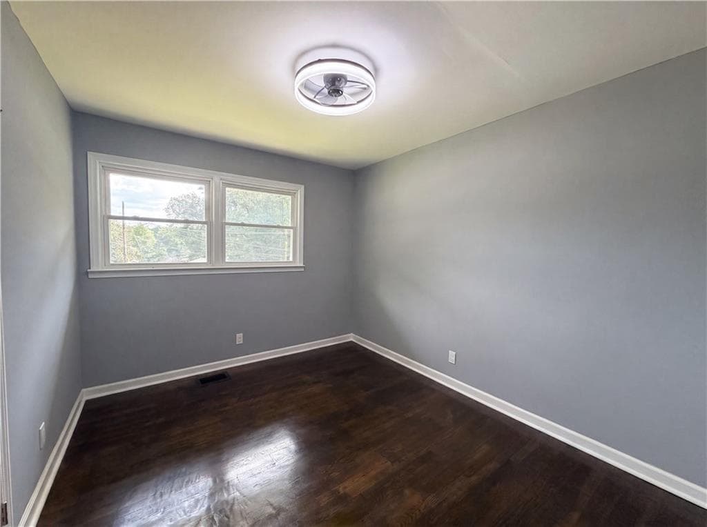 3 bedroom, 2 bathroom, 1,100 sq ft single family residence for sale at 352 Dollar Mill Court, Atlanta, GA 30331 — photo 10