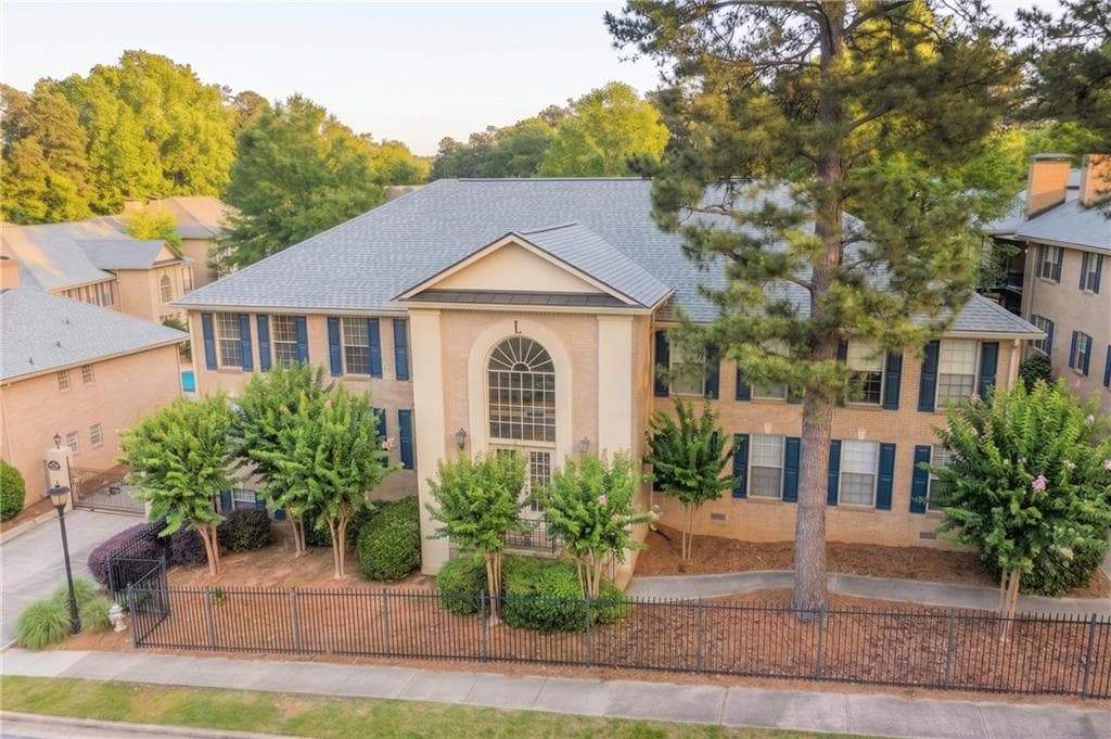 2 bedroom, 2 bathroom, 1,526 sq ft condominium for sale at 750 Dalrymple Road L3, Sandy Springs, GA 30328