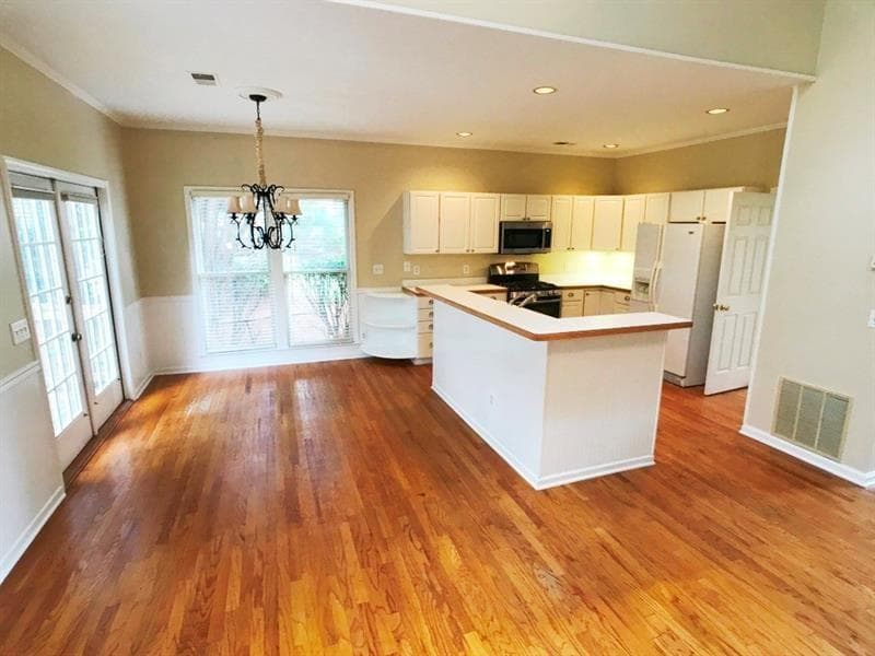 4 bedroom, 3 bathroom, 2,729 sq ft single family residence for rent at 377 Fairbrook Circle, Marietta, GA 30067 for $3,299 a month — photo 10