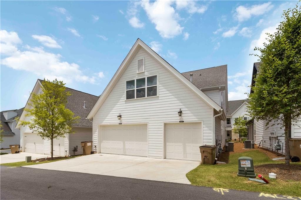 3 bedroom, 3 bathroom townhouse for rent at 2000 Harvest Pond Circle 2056 - FARMSTEAD, Suwanee, GA 30024 for $2,978 a month