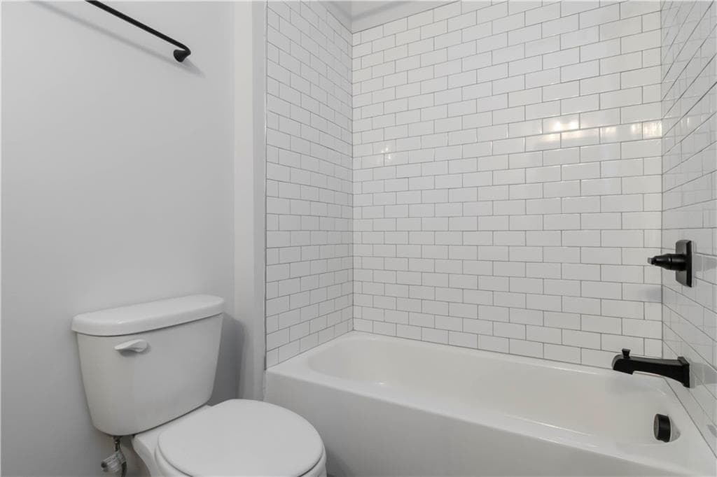 3 bedroom, 3 bathroom townhouse for rent at 2000 Harvest Pond Circle 2056 - FARMSTEAD, Suwanee, GA 30024 for $2,978 a month — photo 10