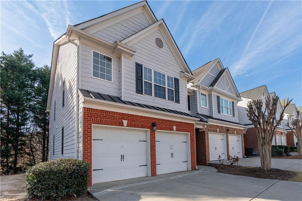 3 bedroom, 3 bathroom, 1,852 sq ft townhouse for sale at 3800 Thayer Trace, Duluth, GA 30096 — photo 3
