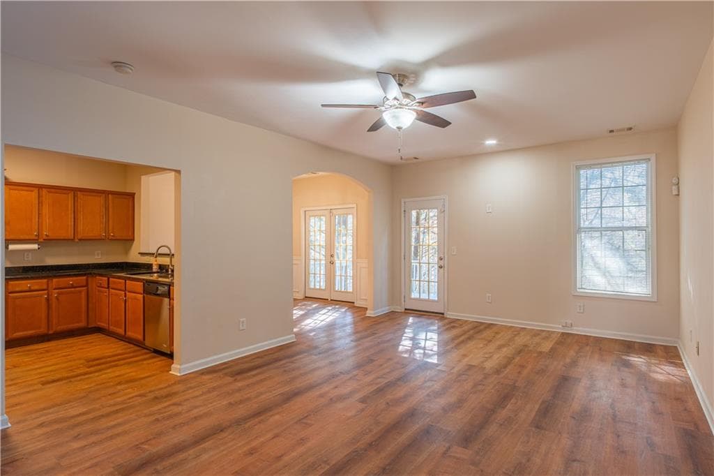 3 bedroom, 3 bathroom, 1,852 sq ft townhouse for sale at 3800 Thayer Trace, Duluth, GA 30096 — photo 5