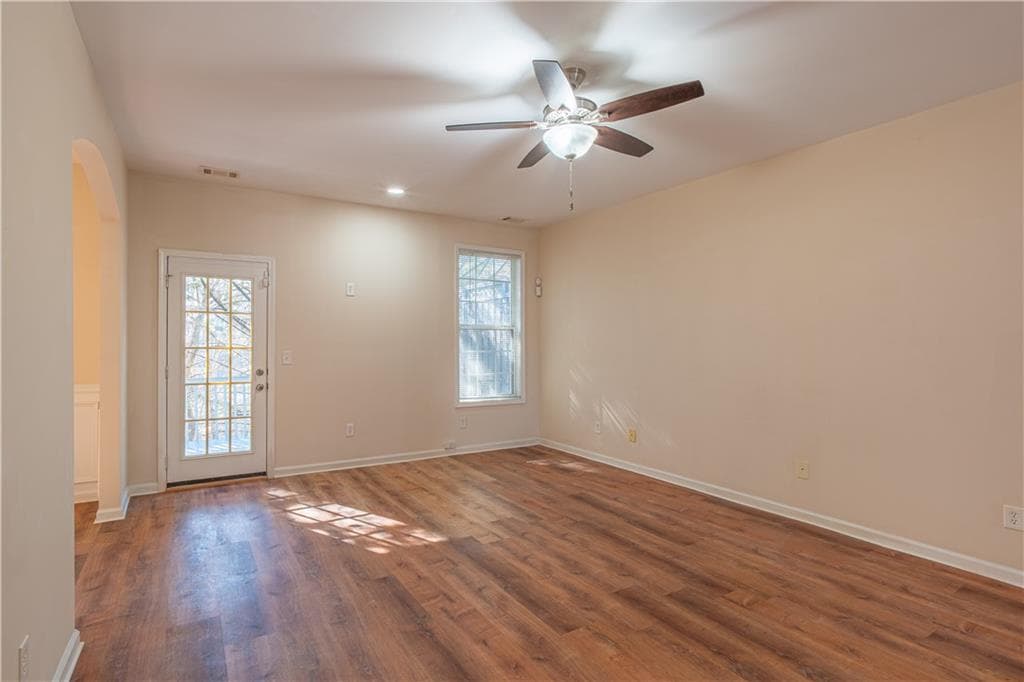 3 bedroom, 3 bathroom, 1,852 sq ft townhouse for sale at 3800 Thayer Trace, Duluth, GA 30096 — photo 6