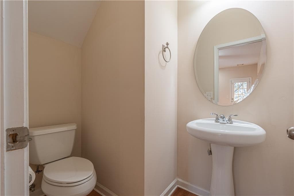 3 bedroom, 3 bathroom, 1,852 sq ft townhouse for sale at 3800 Thayer Trace, Duluth, GA 30096 — photo 9
