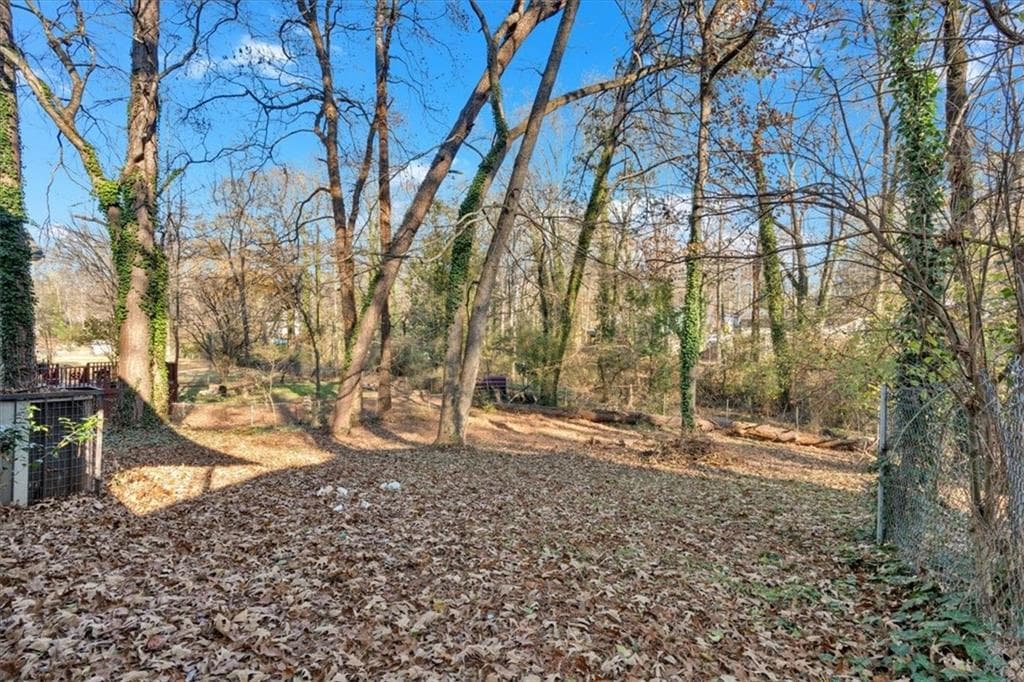 4 bedroom, 2 bathroom, 1,734 sq ft single family residence for rent at 2080 Bluffton Way, Decatur, GA 30035 for $2,050 a month — photo 2