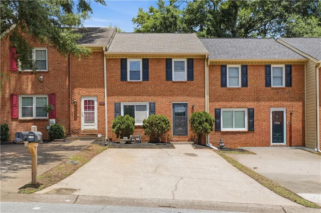 2 bedroom, 3 bathroom, 1,336 sq ft townhouse for rent at 1100 Westfield Trace, Smyrna, GA 30082 for $1,950 a month — photo 1 of 19